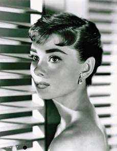 Bild: Audrey Hepburn, fotografiert von Bud Fraker fÃ¼r den Spielfilm Sabrina. 1954, Paramount Pictures. (Foto: John Kobal Foundation)	                    					                    